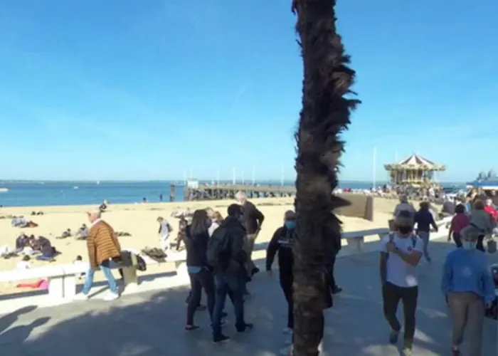 T2 Full Centre At 7 Min From The *