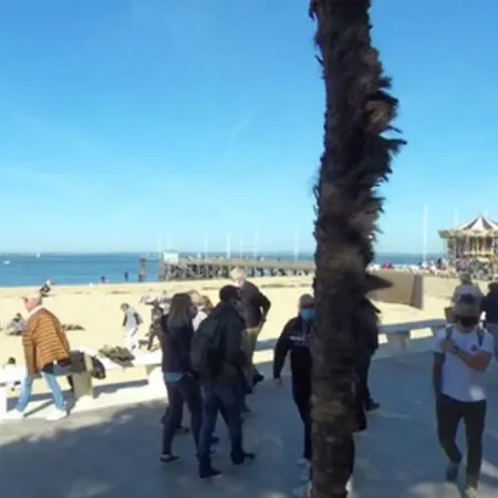 T2 Full Centre At 7 Min From The *